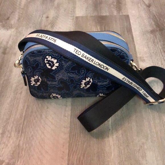 Ted Baker London Darlino Leather Graphic Blue Floral Print Camera Bag NWT - Picture 13 of 16